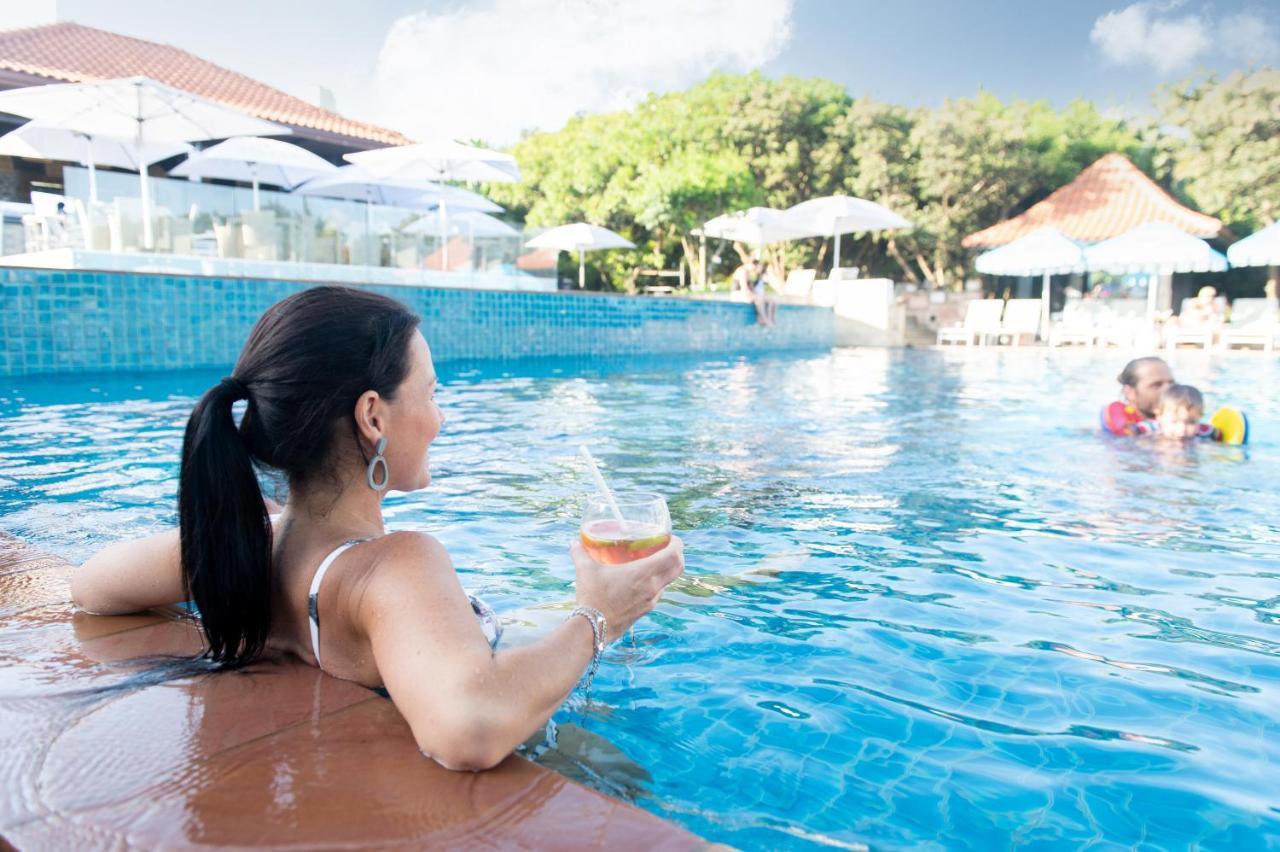 巴利托 The Capital Zimbali酒店 外观 照片 A woman relaxing at a pool