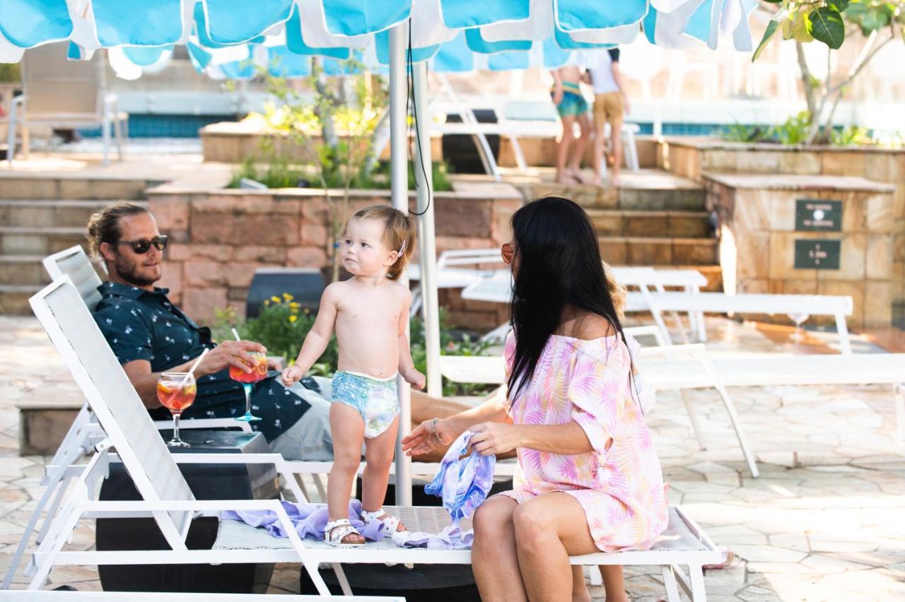 巴利托 The Capital Zimbali酒店 外观 照片 Family at the pool