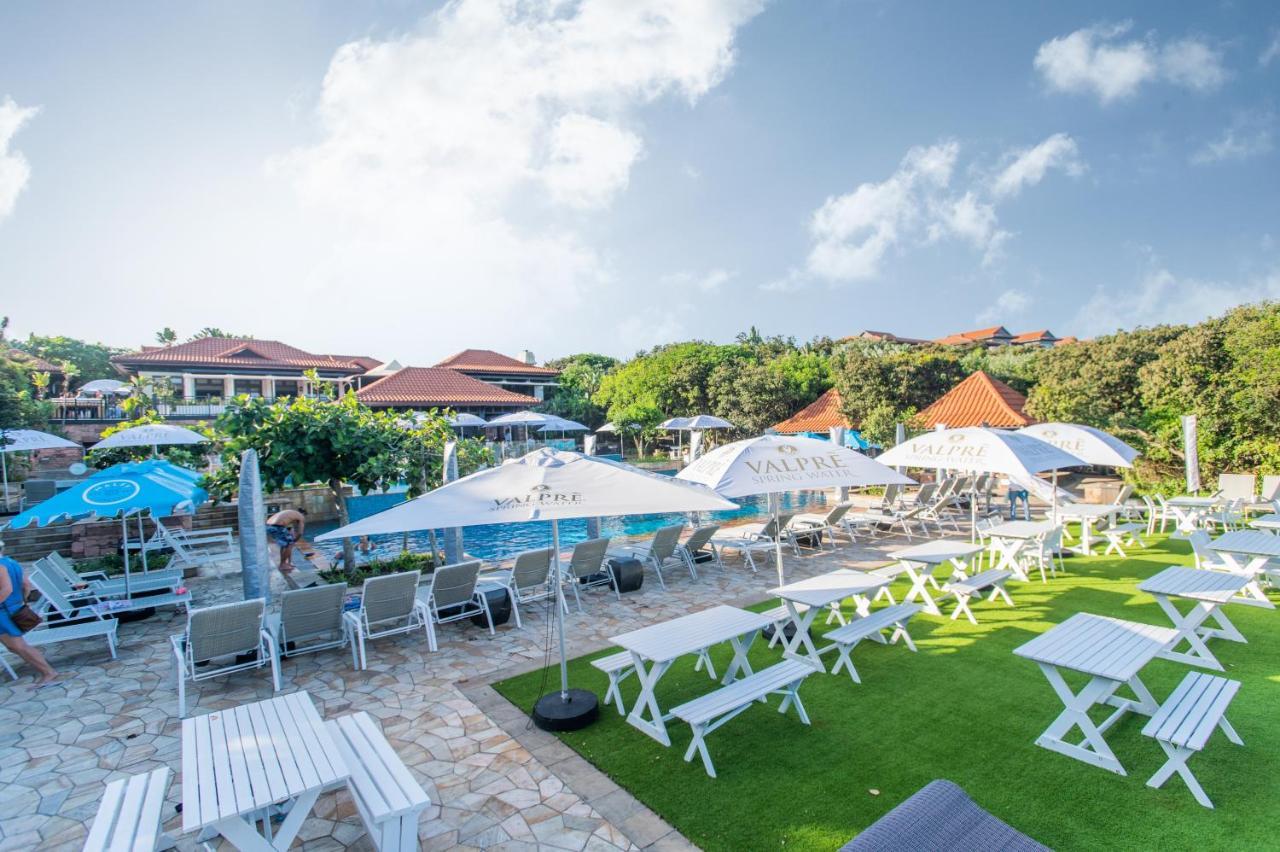 巴利托 The Capital Zimbali酒店 外观 照片 The swimming pool at the resort