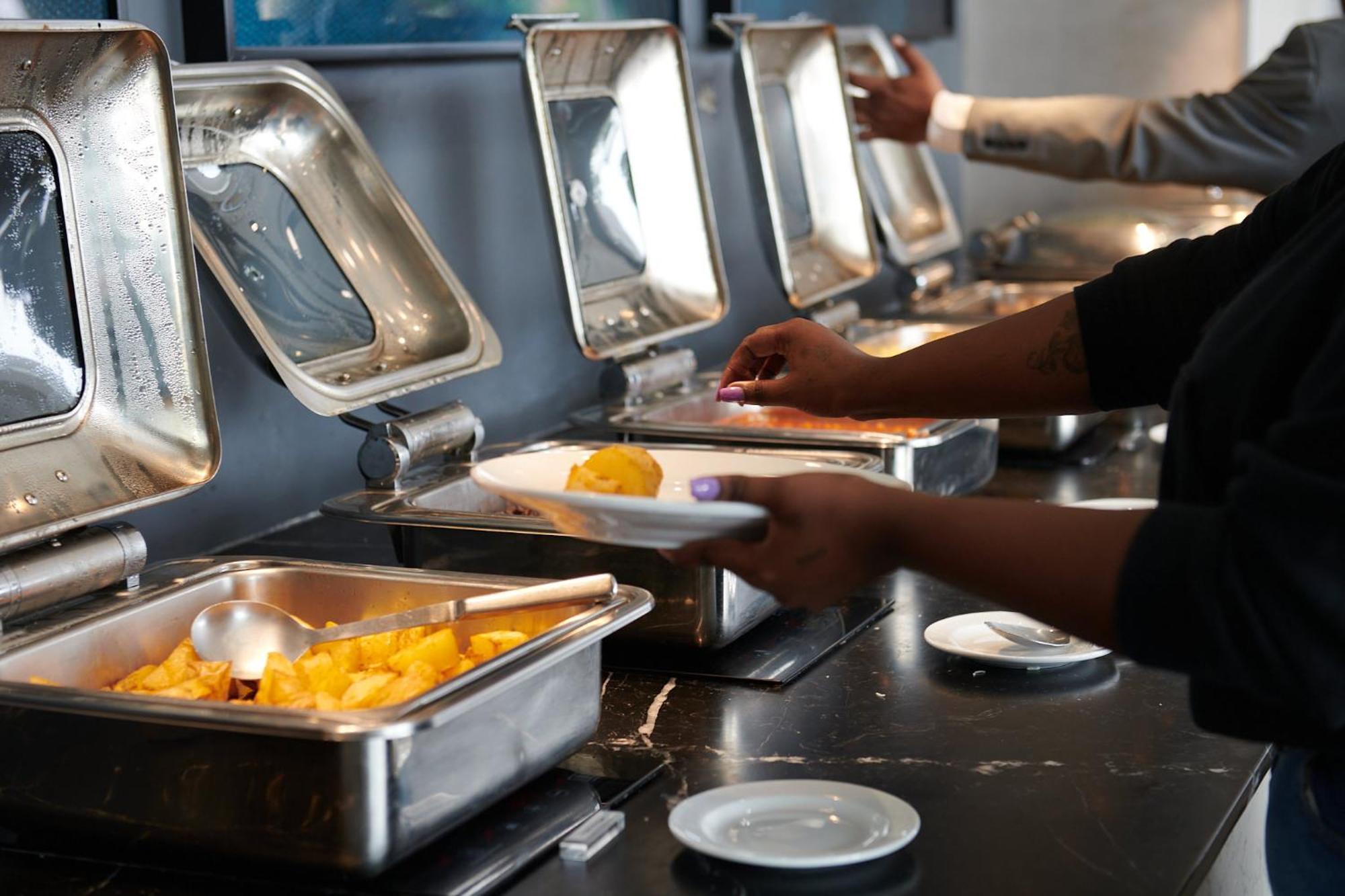 巴利托 The Capital Zimbali酒店 外观 照片 A self-service buffet