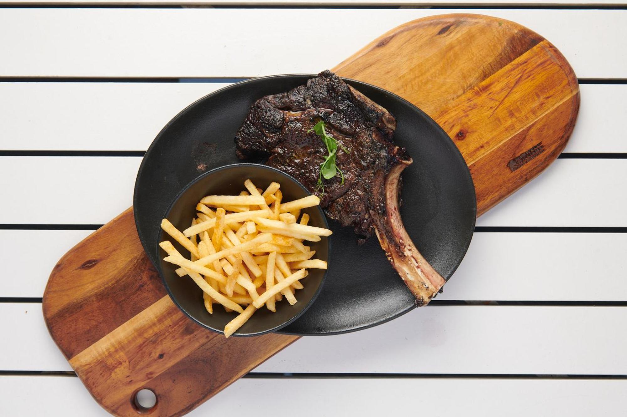 巴利托 The Capital Zimbali酒店 外观 照片 A steak and chips meal